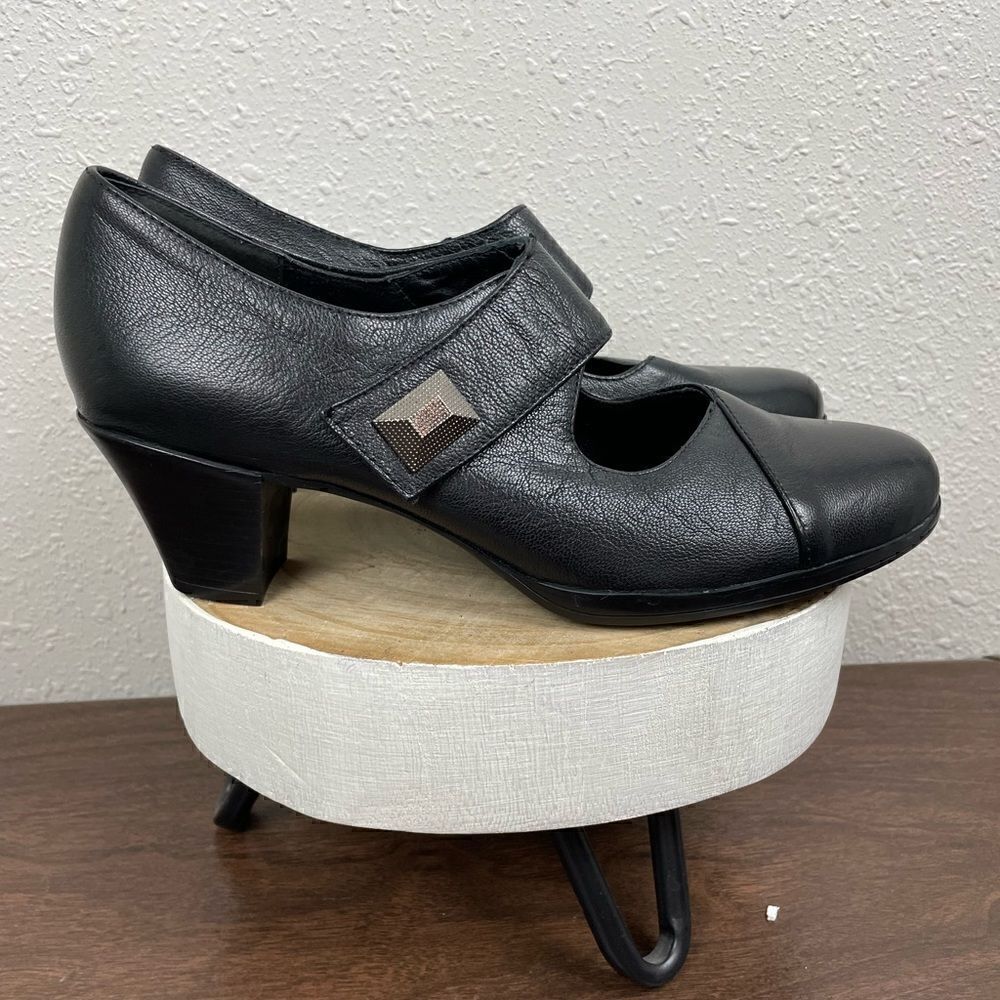 Munro American Blck Rubber Sole Heels Size 7.5 M EUC